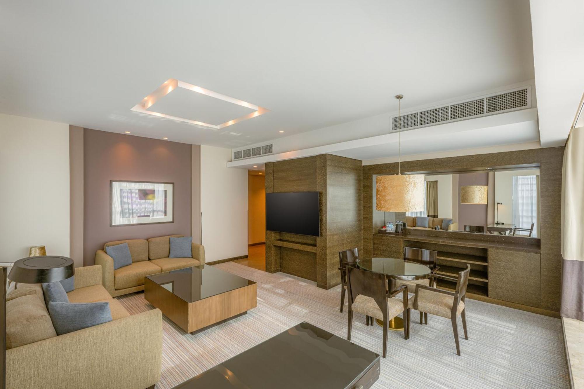 Four Points By Sheraton Al Ain Luaran gambar Suite at the hotel