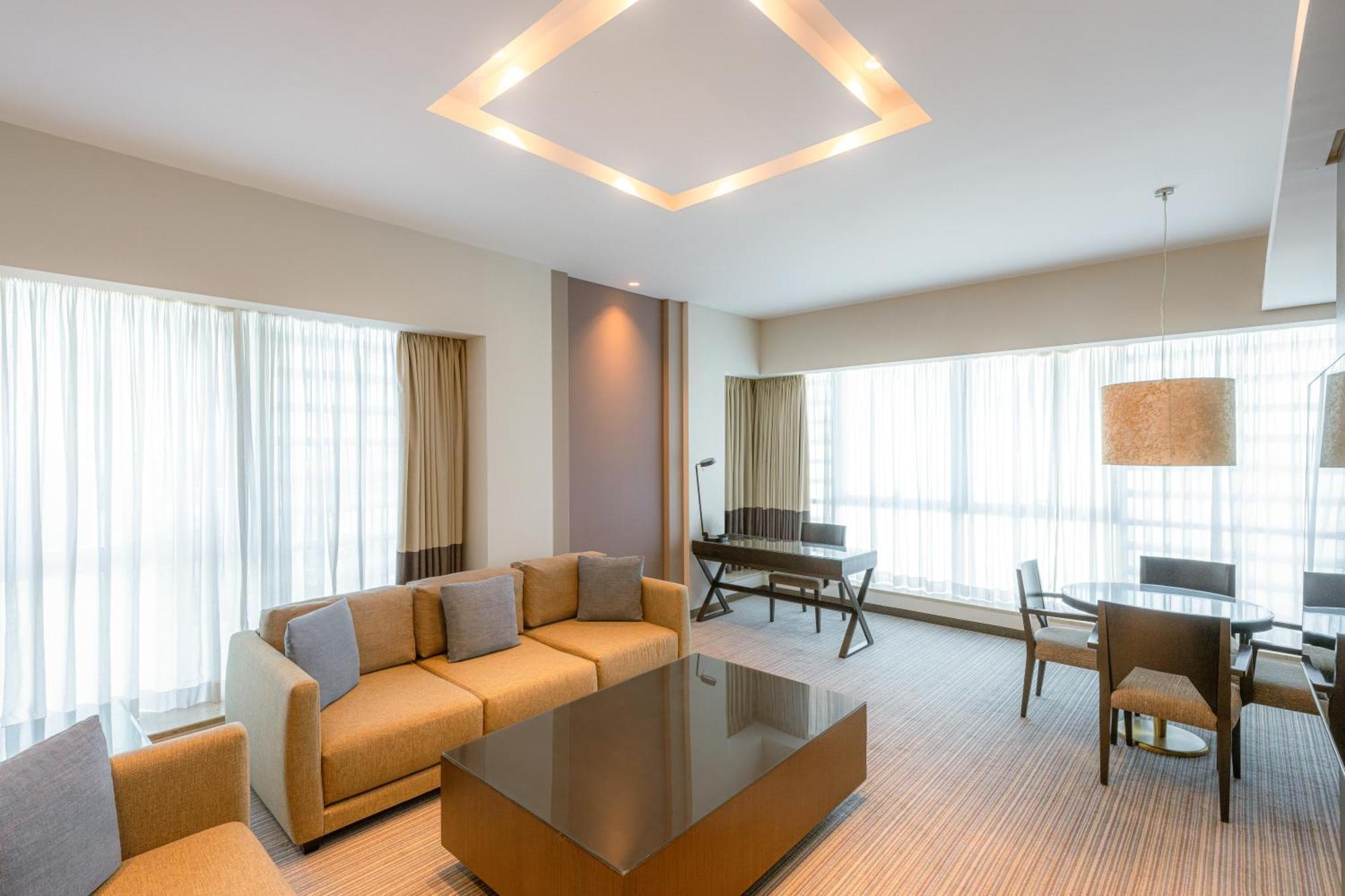Four Points By Sheraton Al Ain Luaran gambar A suite at the hotel