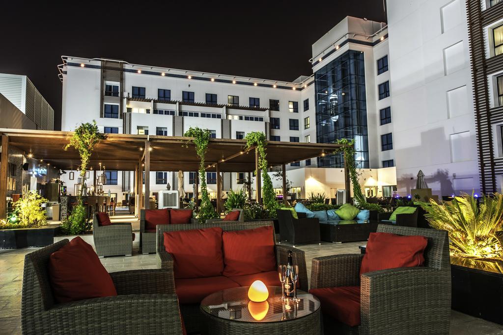 Four Points By Sheraton Al Ain Luaran gambar The hotel's rooftop lounge
